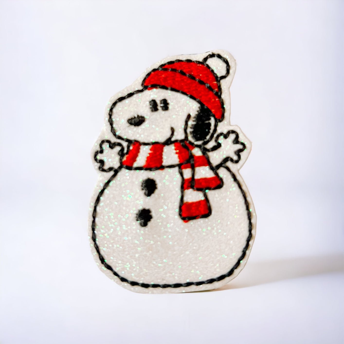 Vinyl Snooper \\ Peanuts Dog Snowman Badge Topper + Reel - | Happie Potato Image 1