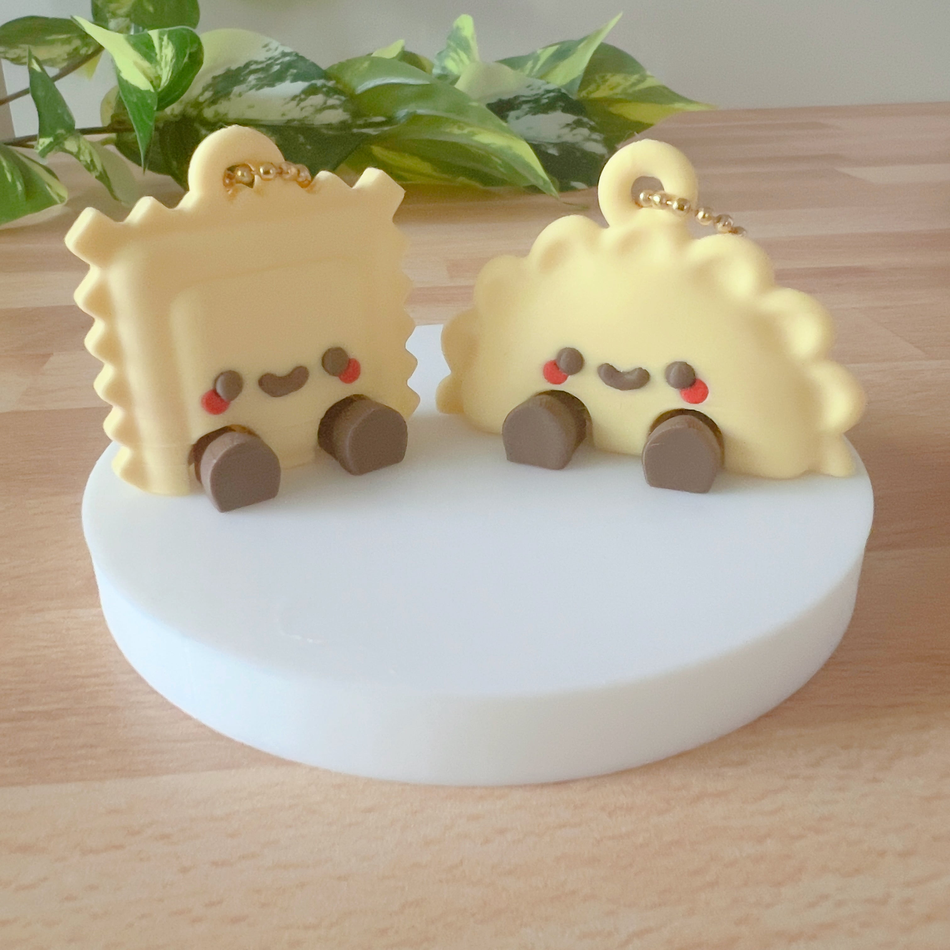 Ravioli / Pierogi Flexi Keychain - 3D Printed Fidget Toy - | Happie Potato Image 1