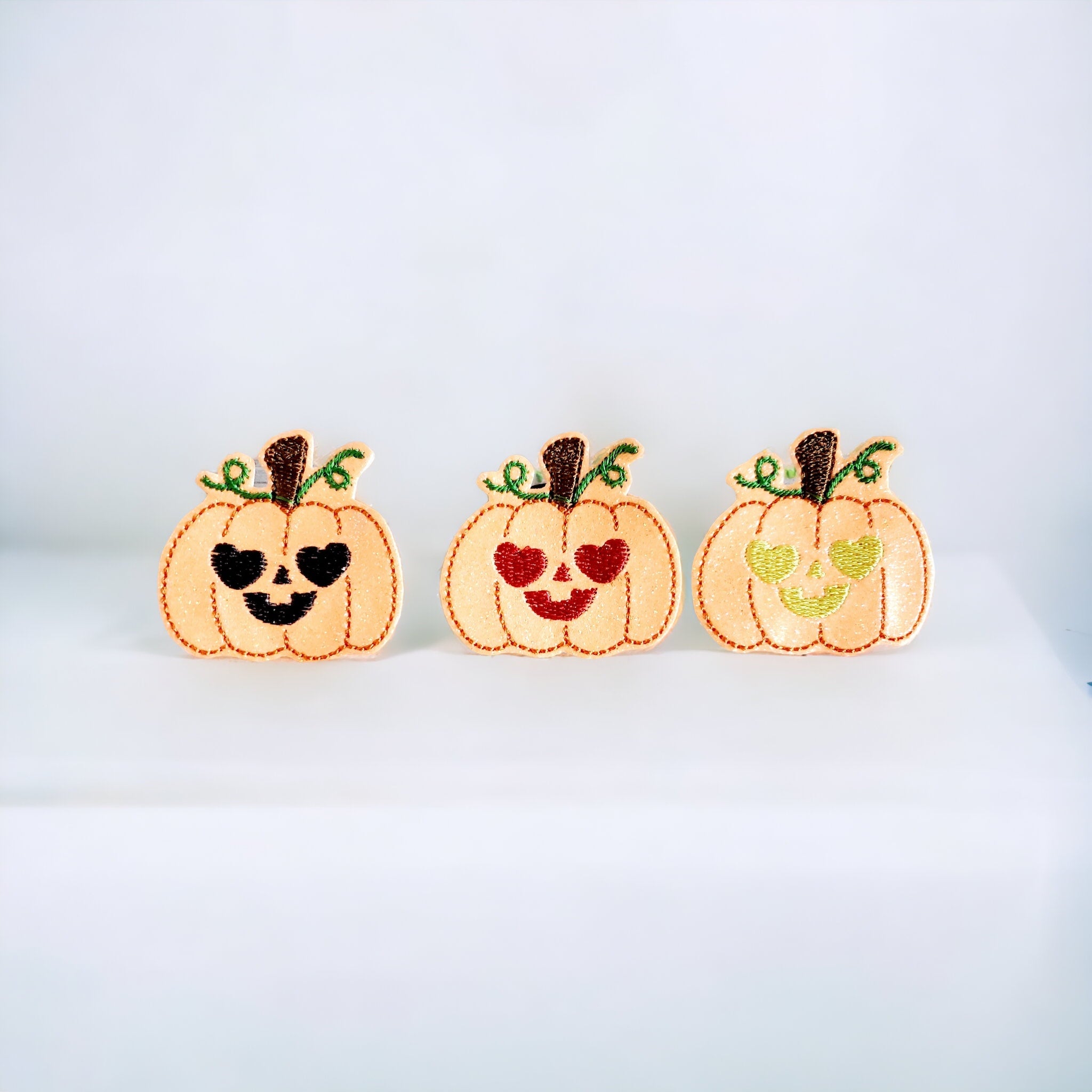 Vinyl Heart Eyes Pumpkin Badge Topper + Reel - | Happie Potato Image 1
