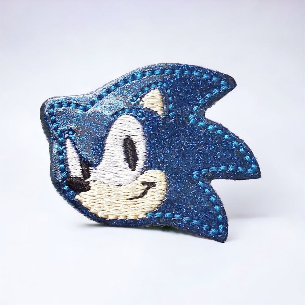 Vinyl Sonic the Hedgehog Badge Topper + Reel - | Happie Potato Image 1
