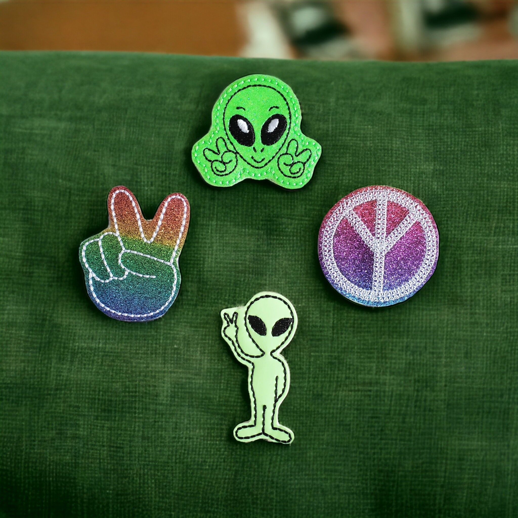 Vinyl Alien We Come in Peace Badge Topper + Reel - | Happie Potato Image 2