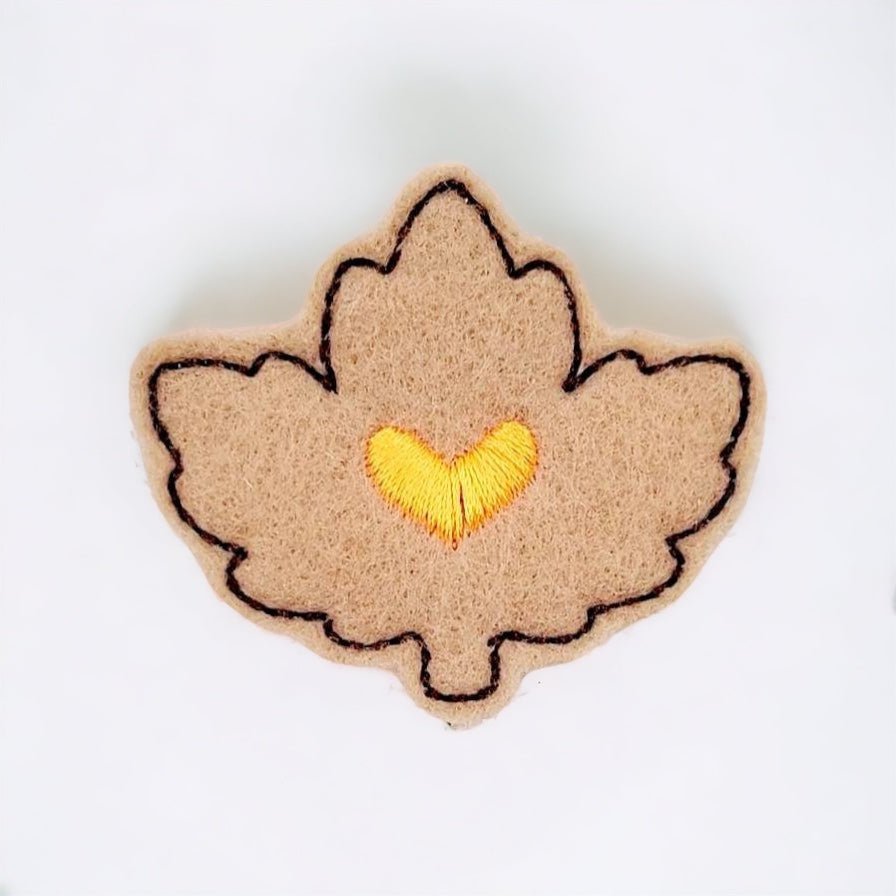 Felt Fall Heart Leaf Badge Topper + Reel - | Happie Potato Image 1