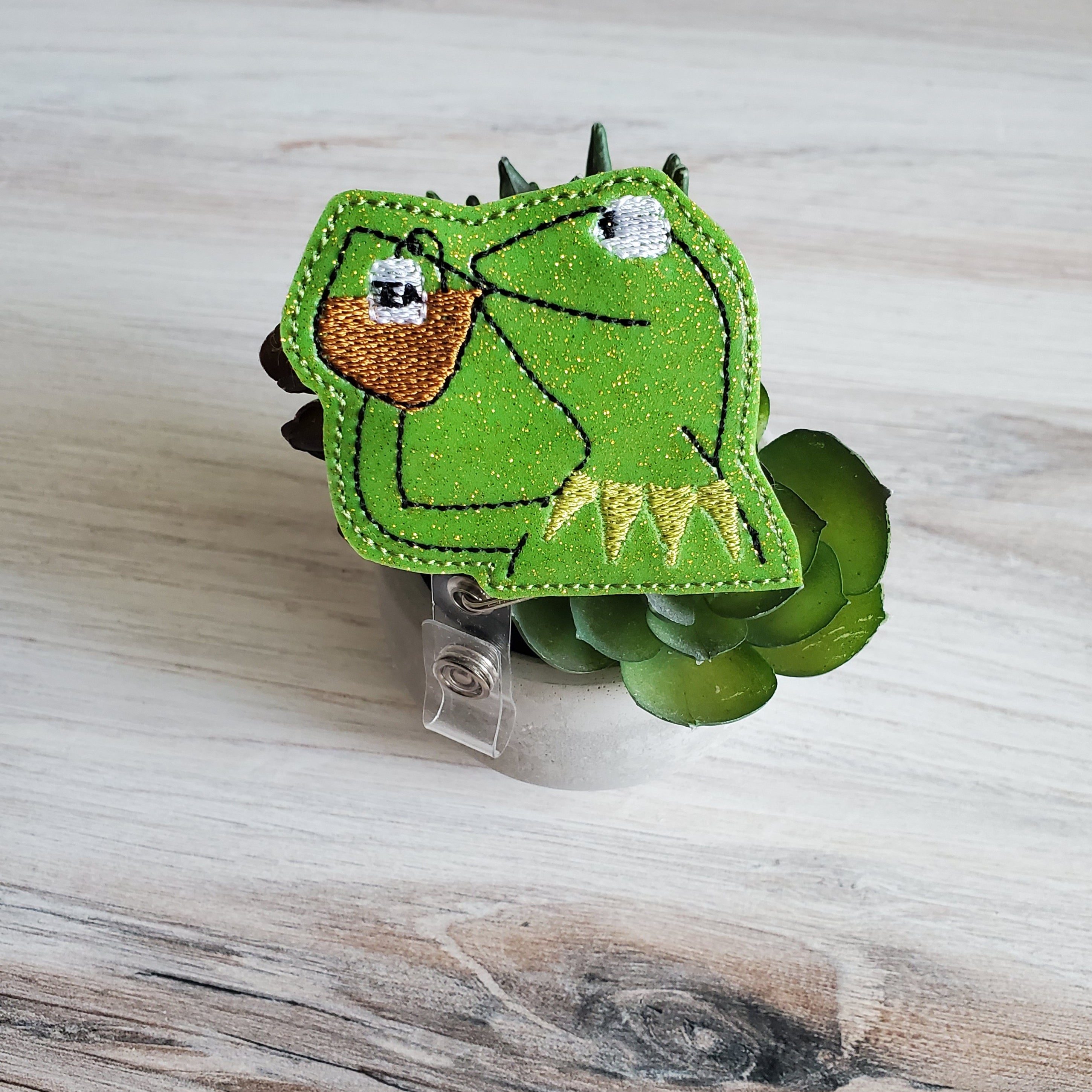 Vinyl Kermit the Frog Tea Badge Topper + Reel - | Happie Potato Image 2