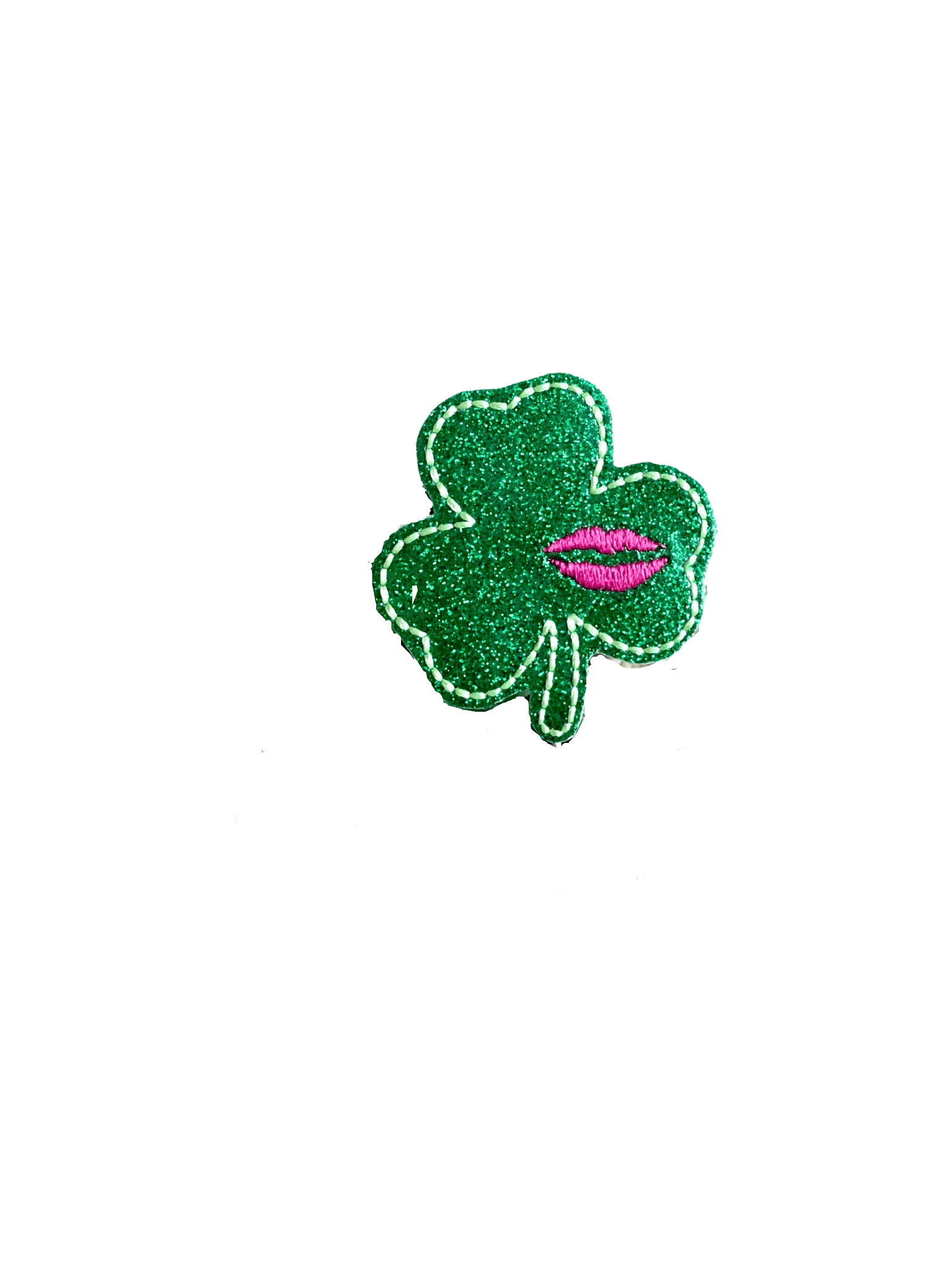 Vinyl Kiss Me I'm Irish Badge Topper + Reel - | Happie Potato Image 1