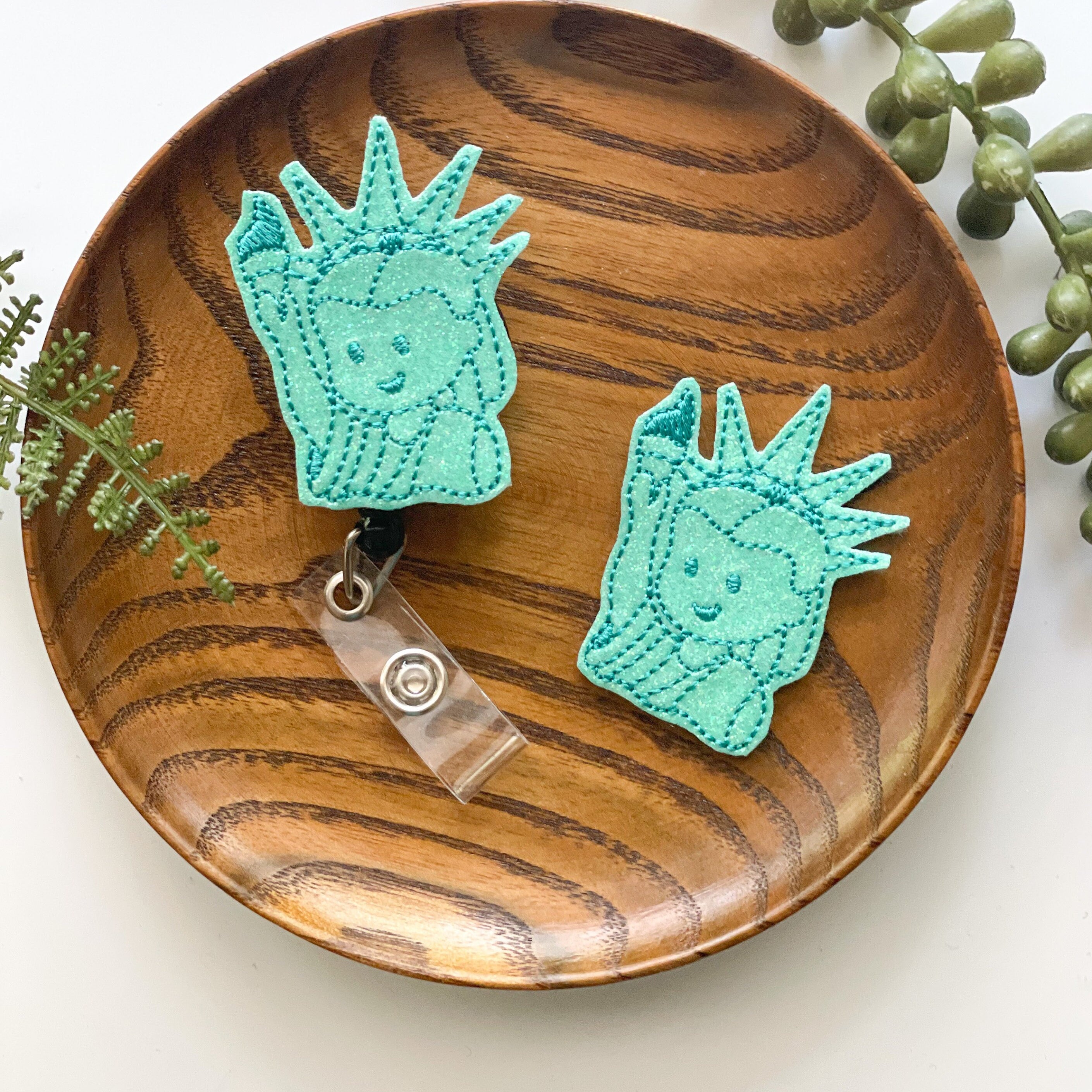 Vinyl Statue of Liberty Badge Topper + Reel - | Happie Potato Image 2