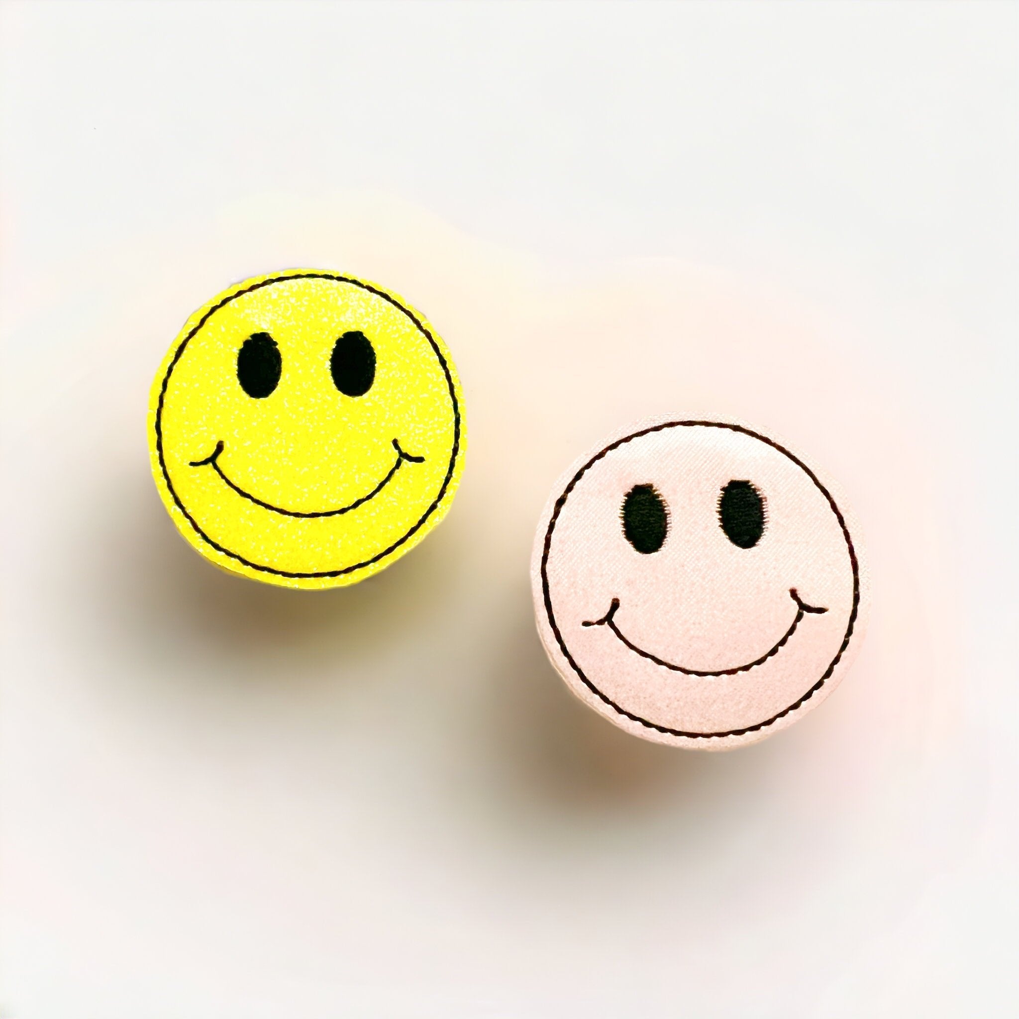 Vinyl Glitter Smiley Badge Topper + Reel - | Happie Potato Image 1